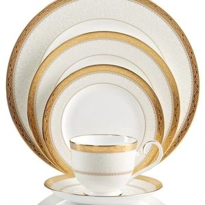 COPY - 5 Piece Set setting Noritake legendary China "Crestwood Gold". New 4167